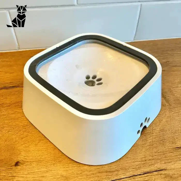 Gamelle blanche pour chien avec couvercle noir - OG Water Basin