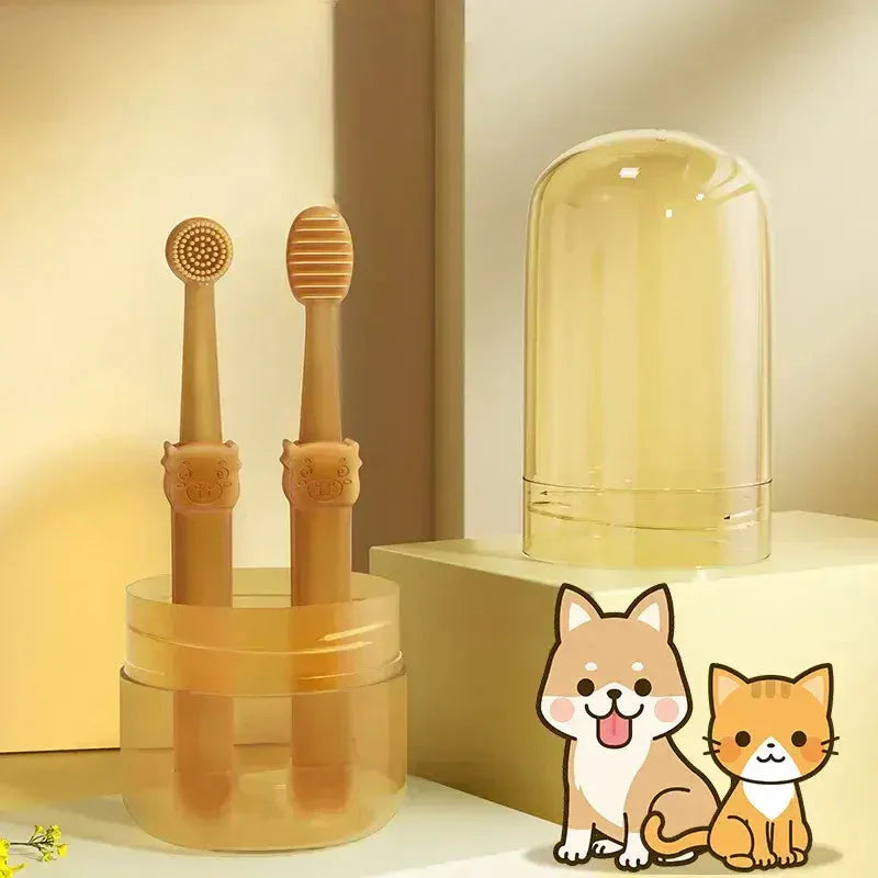 Chat et chien assis à côté du présentoir du produit ’Toothbrush for Dogs’ (brosse à dent)