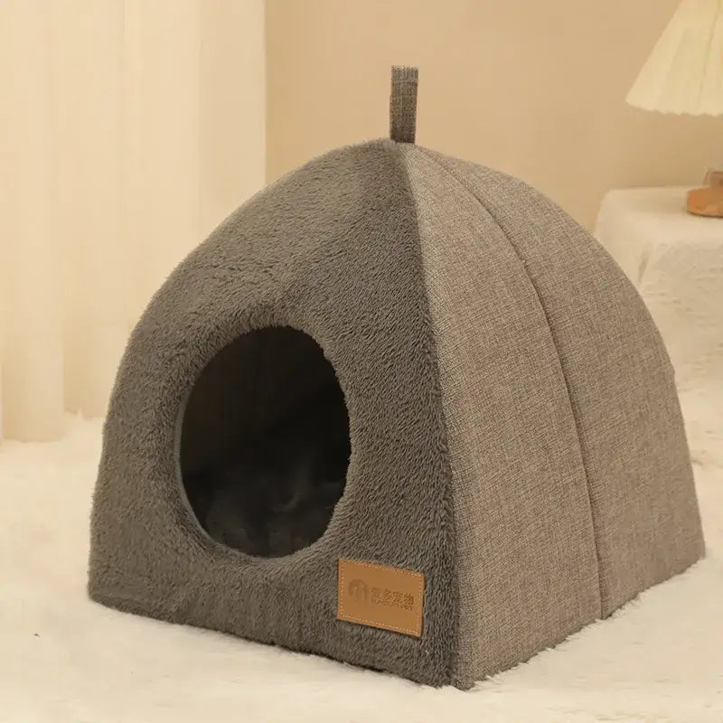Cozy Cat Hut : maison pour chat facile à nettoyer avec un chat à l’intérieur, parfaite pour votre ami félin