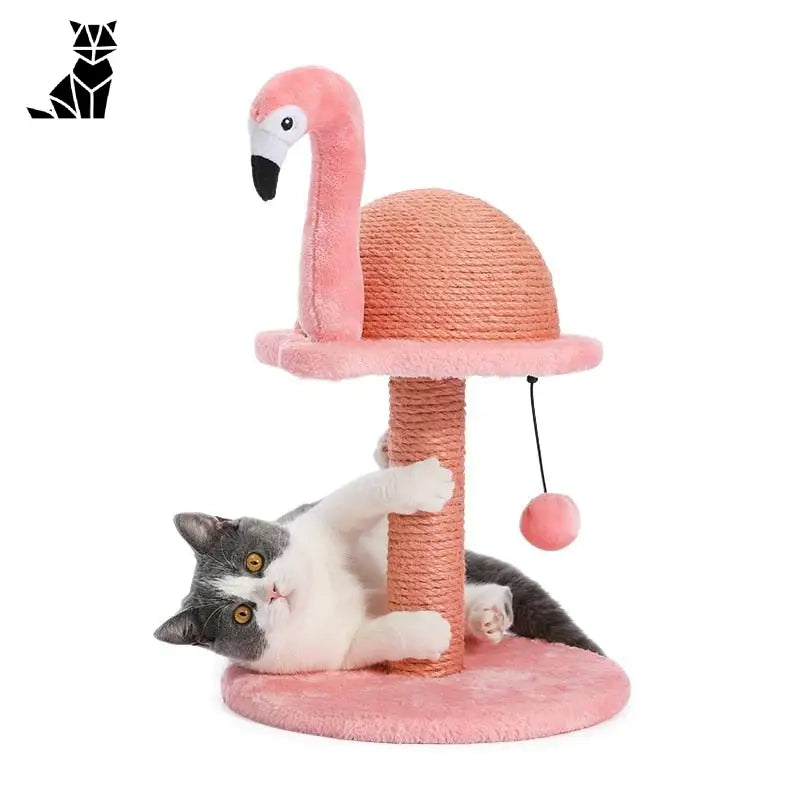 Griffoir pour chat en forme de flamant rose : Arbre à chat original avec un chat couché dessus