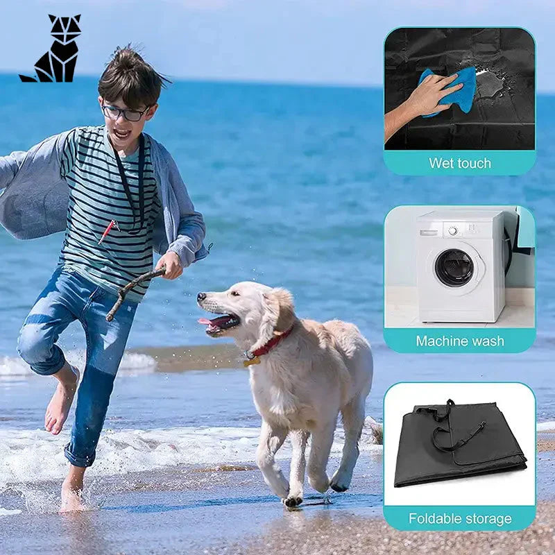 Garçon courant sur la plage avec un chien ; la housse de siège de voiture poils résistant garde votre voiture propre